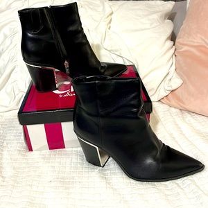 Louis Vuitton Revival ankle boots 7.5 cm Brown Black Patent leather Cloth  ref.219640 - Joli Closet